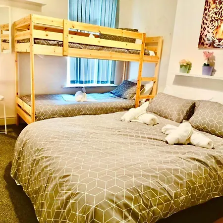 Lovely 4 Bedroom Home In Anfield - Near Stadium, City Centre, Sleeps 18 Liverpool Buitenkant foto