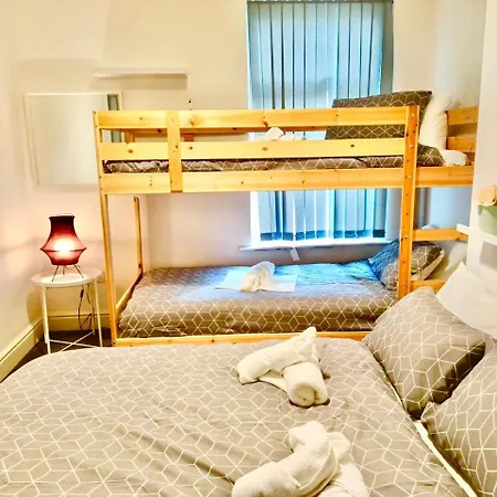 Lovely 4 Bedroom Home In Anfield - Near Stadium, City Centre, Sleeps 18 Liverpool Buitenkant foto