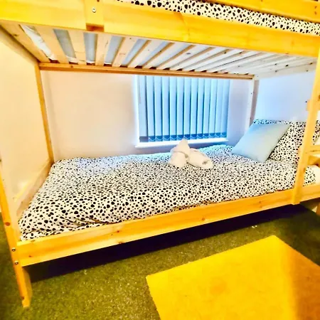Lovely 4 Bedroom Home In Anfield - Near Stadium, City Centre, Sleeps 18 Liverpool Buitenkant foto