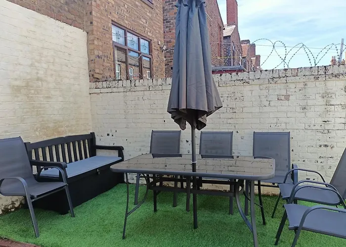 Lovely 4 Bedroom Home In Anfield - Near Stadium, City Centre, Sleeps 18