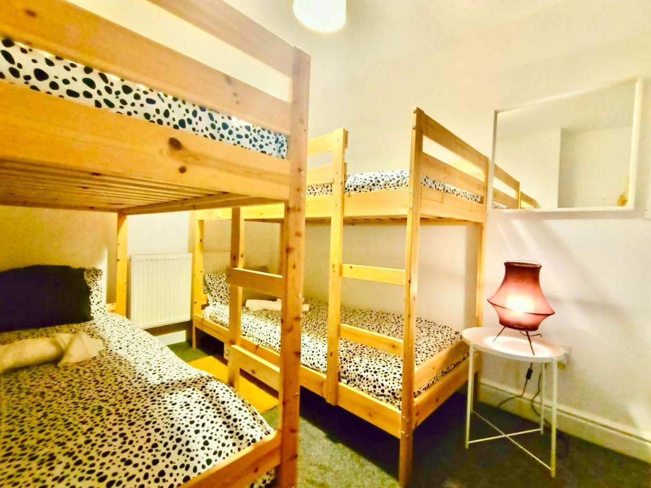 Lovely 4 Bedroom In Anfield - Near Stadium, Centre, Sleeps 18 Holiday home *