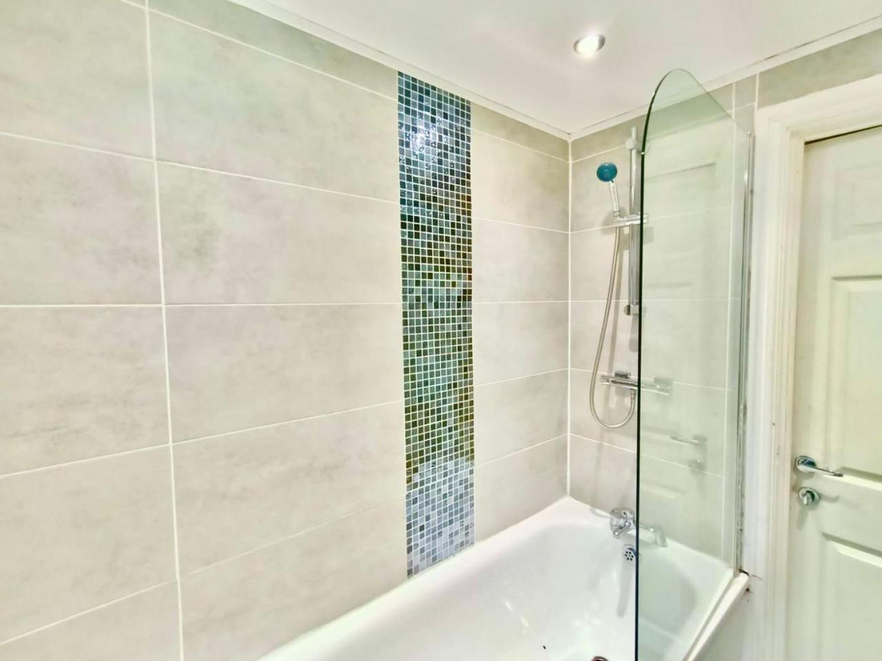 Lovely 4 Bedroom In Anfield - Near Stadium, Centre, Sleeps 18 Ferienhaus