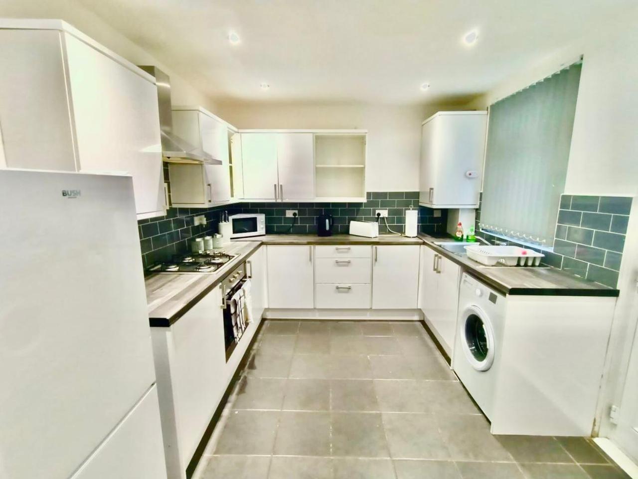 Lovely 4 Bedroom In Anfield - Near Stadium, Centre, Sleeps 18