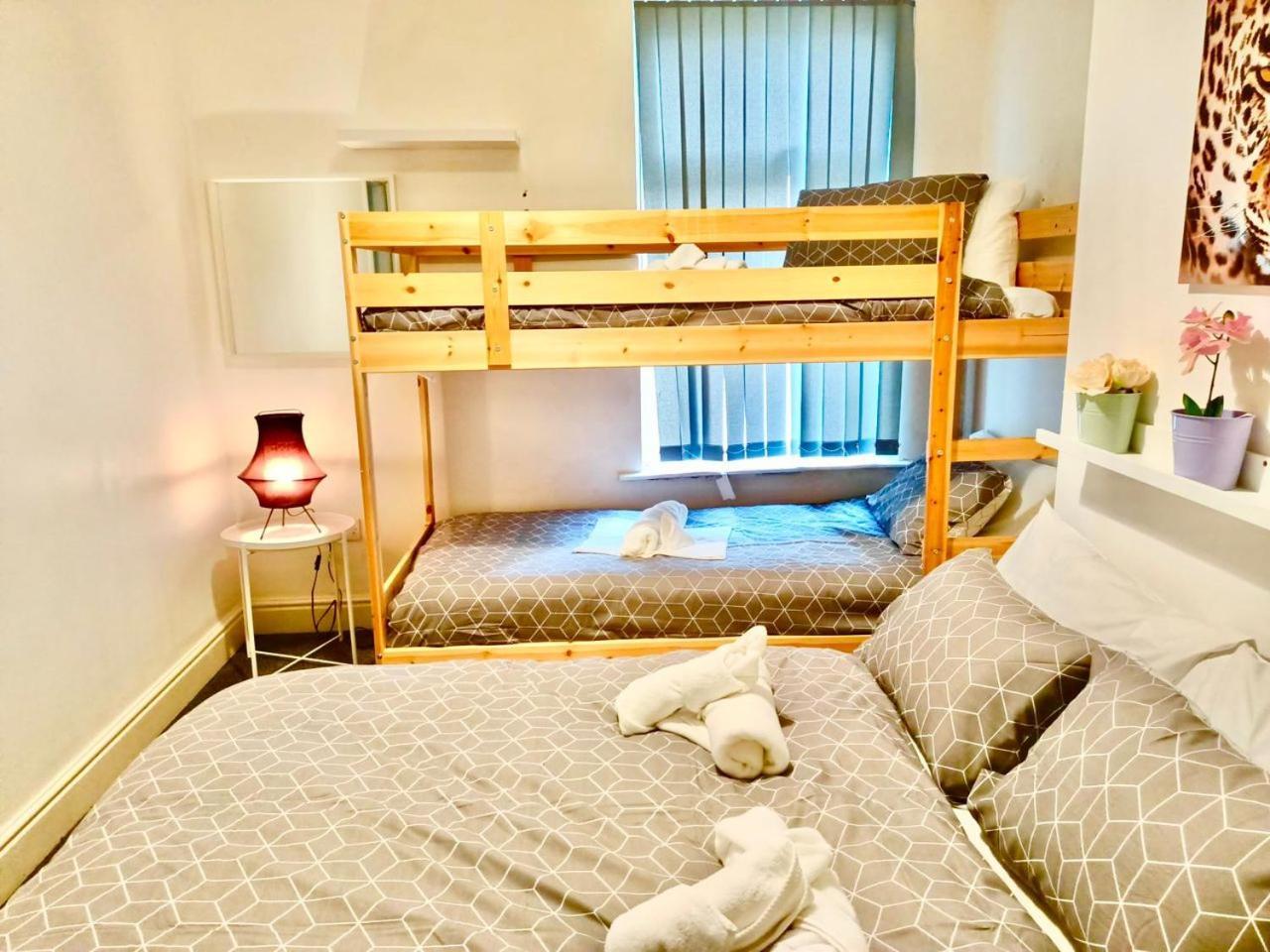 Lovely 4 Bedroom In Anfield - Near Stadium, Centre, Sleeps 18