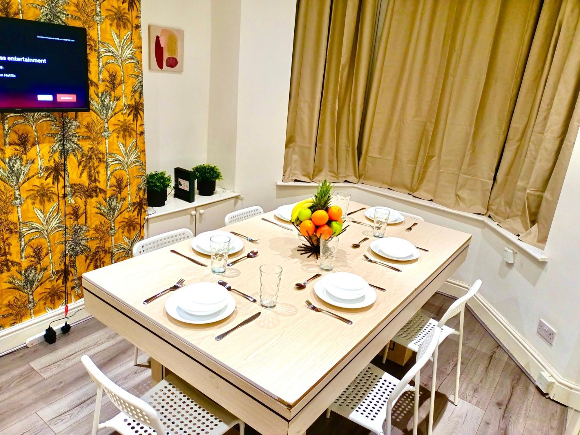 Lovely 4 Bedroom In Anfield - Near Stadium, Centre, Sleeps 18 *