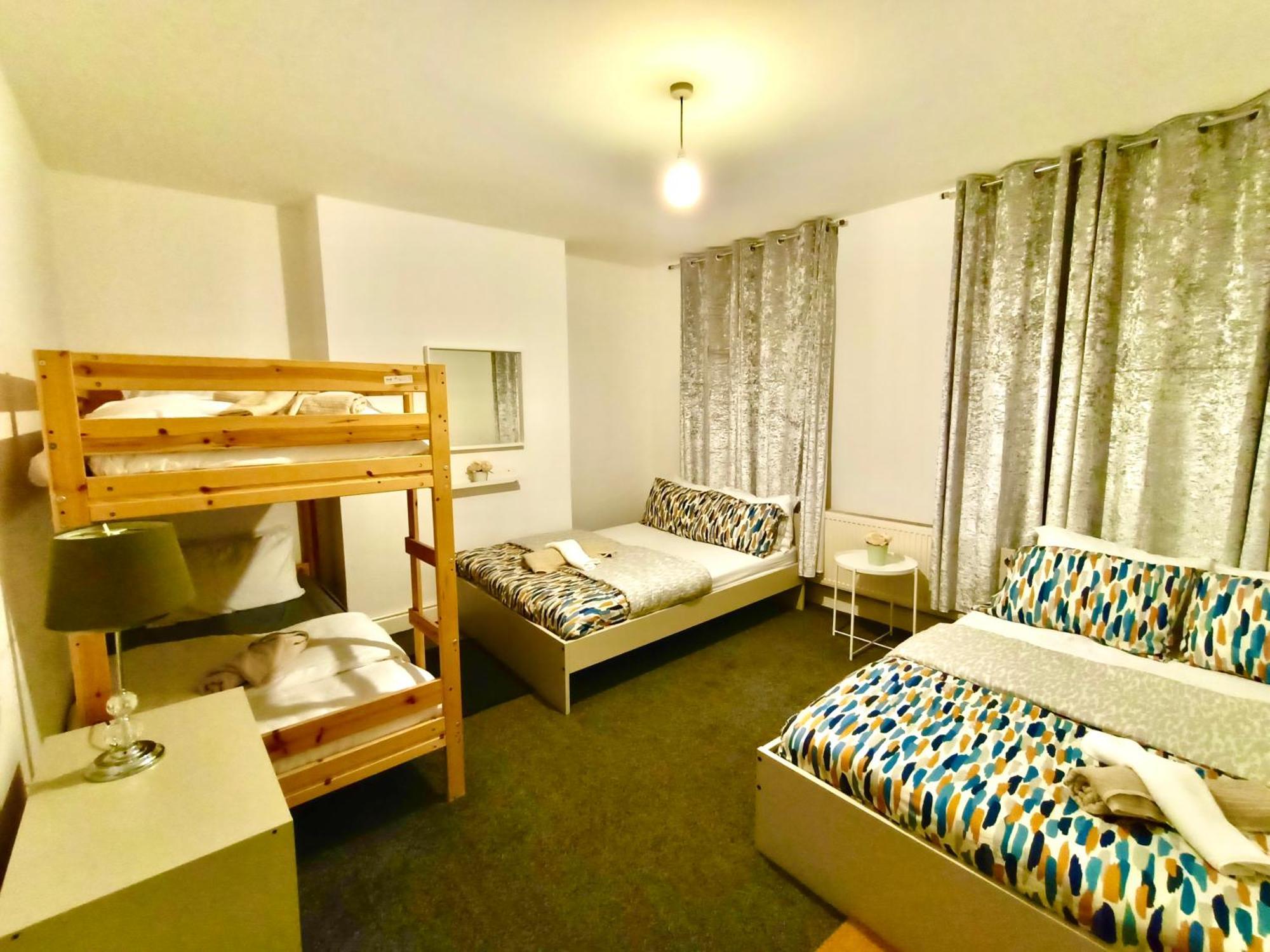 Lovely 4 Bedroom In Anfield - Near Stadium, Centre, Sleeps 18