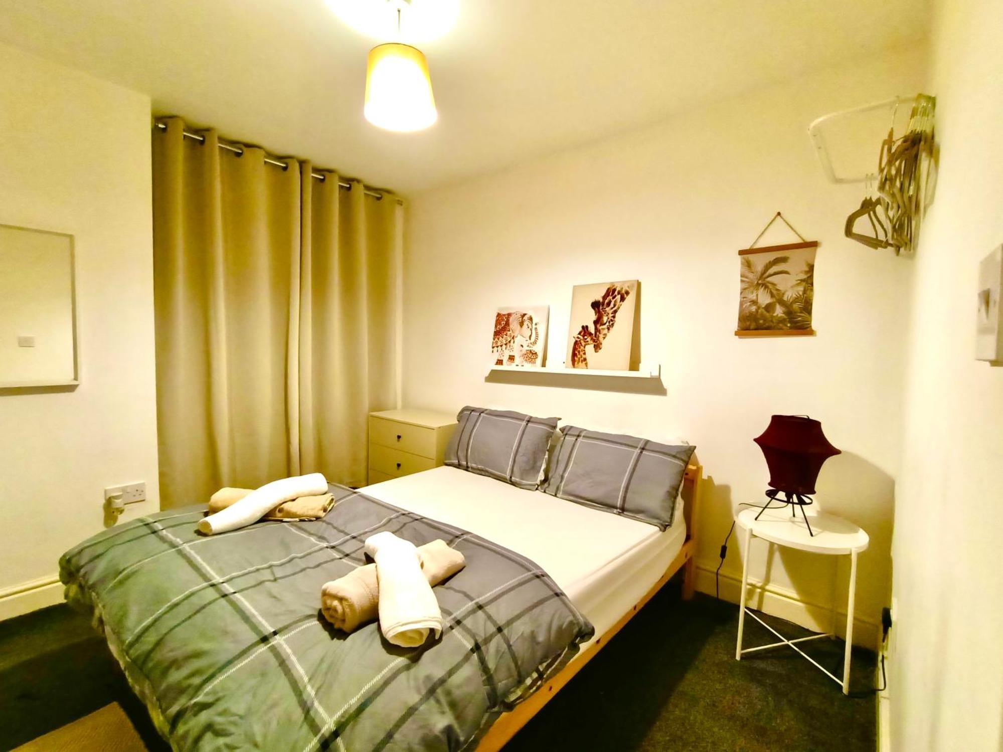 Lovely 4 Bedroom In Anfield - Near Stadium, Centre, Sleeps 18