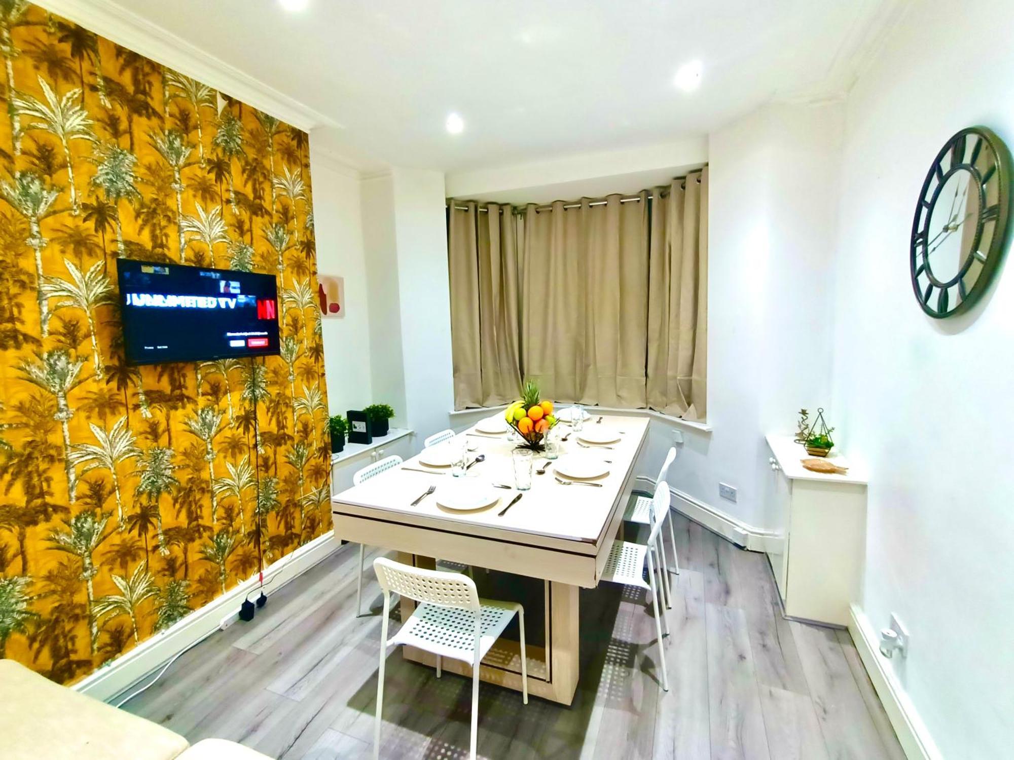 Lovely 4 Bedroom In Anfield - Near Stadium, Centre, Sleeps 18 Holiday home *