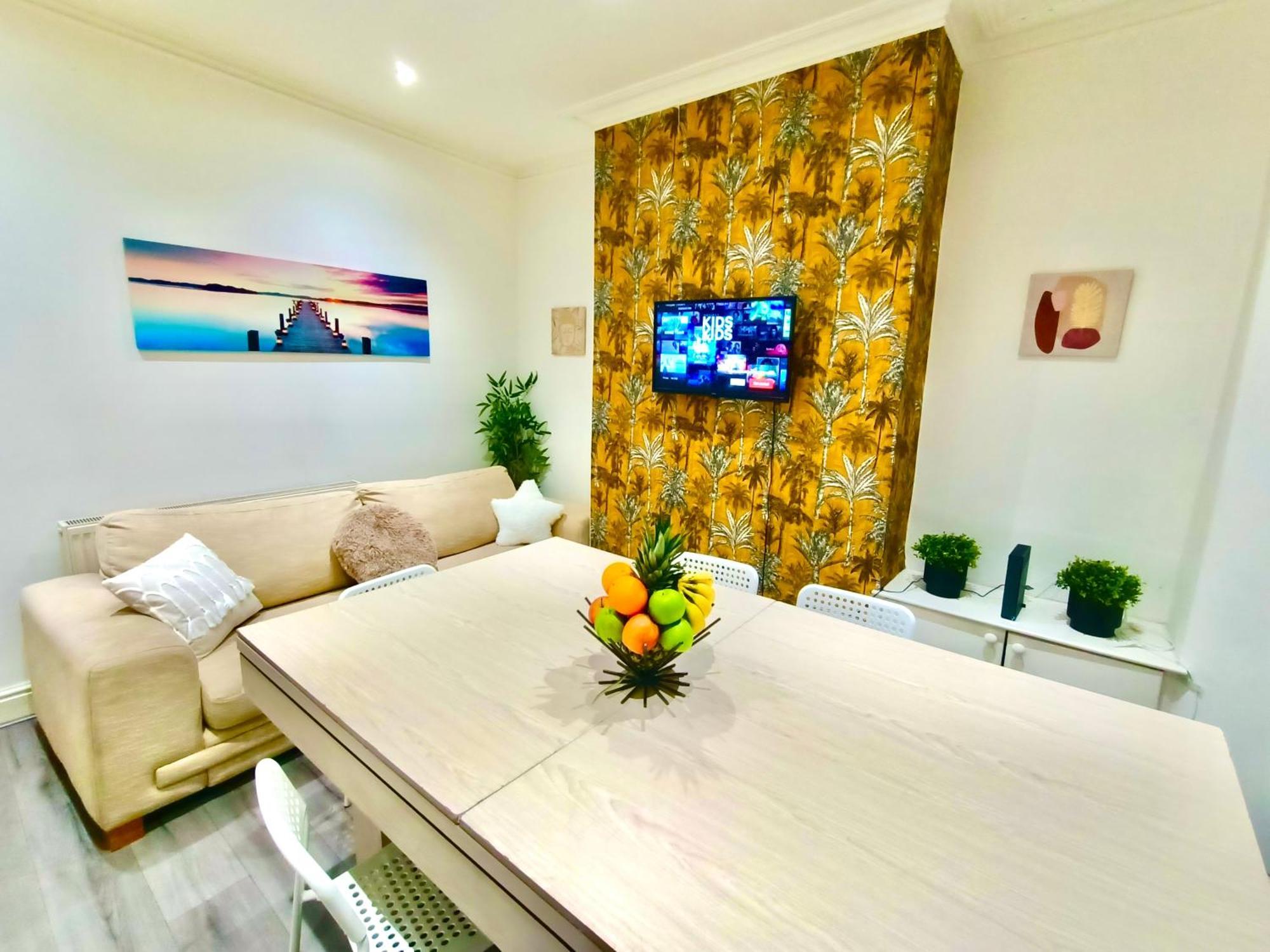 Lovely 4 Bedroom In Anfield - Near Stadium, Centre, Sleeps 18 * Liverpool