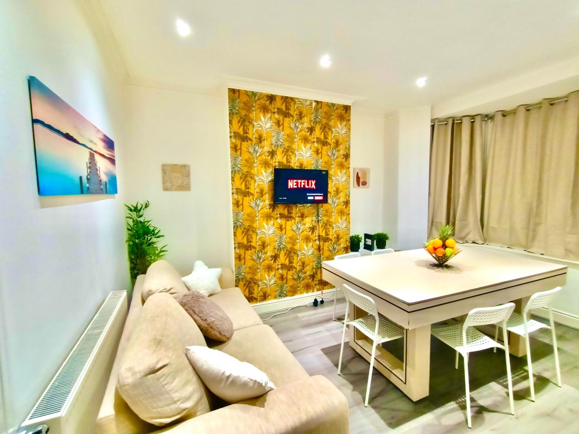 Lovely 4 Bedroom In Anfield - Near Stadium, Centre, Sleeps 18 Ferienhaus