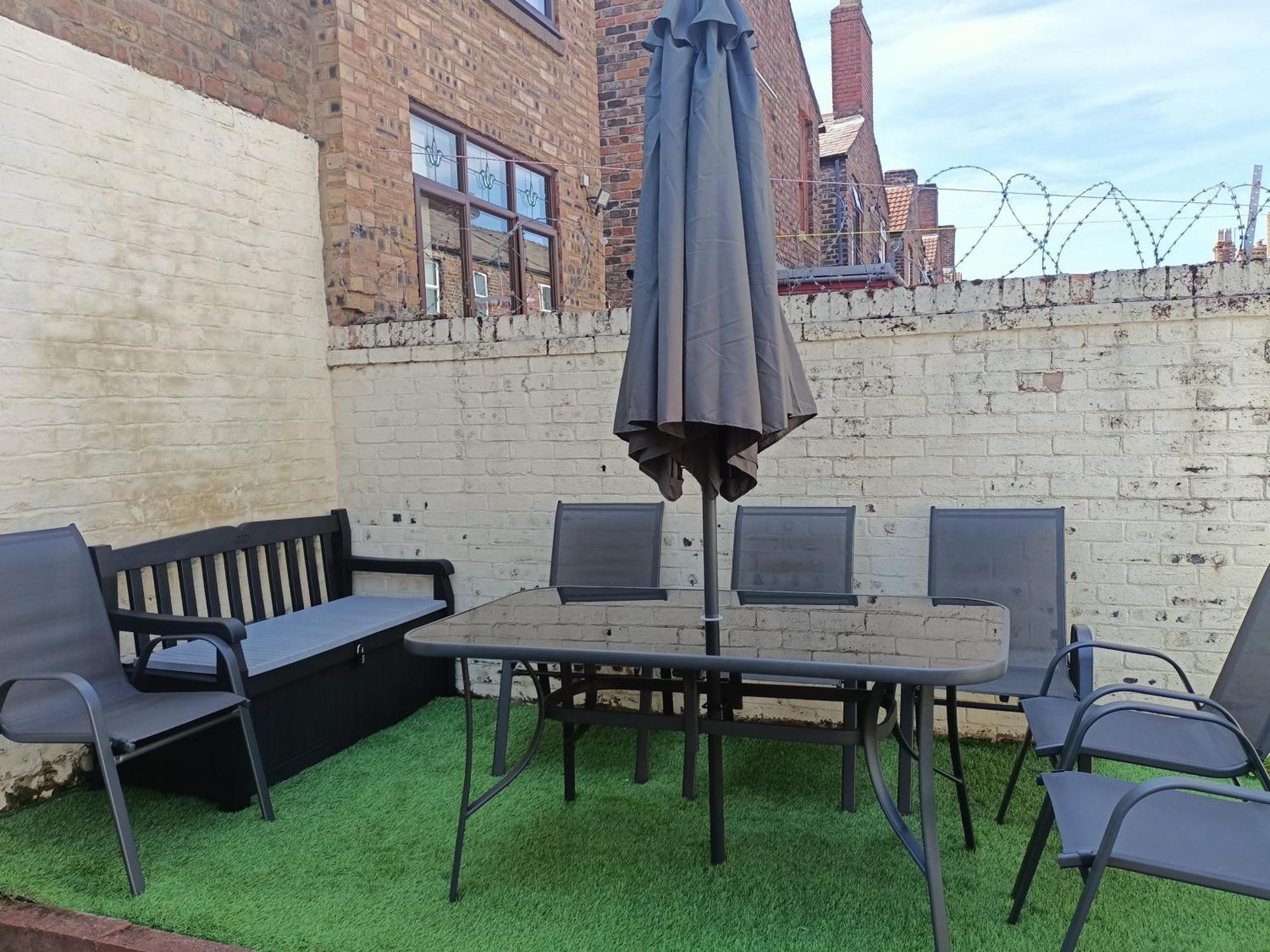 Lovely 4 Bedroom In Anfield - Near Stadium, Centre, Sleeps 18 Liverpool